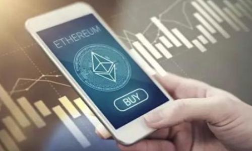jiaoti比特币与以太坊钱包的通用性分析：选择正确的数字货币存储方案/jiaoti

比特币,以太坊,数字货币,钱包/guanjianci

引言
数字货币的快速发展，让许多人开始关注如何安全存储自己的资产。在这其中，比特币（Bitcoin）和以太坊（Ethereum）作为最为知名的两种数字货币，常常引发用户的疑问：它们的数字钱包是否通用？在本文中，我们将为您详细分析比特币与以太坊钱包的通用性，帮助您做出更明智的选择。

比特币与以太坊的基本概念
在探讨钱包的通用性之前，我们先了解一下比特币和以太坊。比特币是由中本聪在2009年创建的，它是世界上第一个去中心化的数字货币。基于区块链技术，比特币使用户能够在没有第三方的情况下进行安全交易。
而以太坊是由维塔利克·布特林在2015年推出的，它不仅是一种数字货币，更是一个平台，允许开发者搭建去中心化应用（DApps）。以太坊的智能合约功能使得交易更加自动化和高效。

钱包的类型
在存储数字货币时，用户可以选择多种类型的钱包。钱包可以大致分为几类：
ul
    listrong热钱包/strong：这种钱包始终连接到互联网，便于用户进行快速交易。/li
    listrong冷钱包/strong：冷钱包离线存储，安全性更高，但交易时需要进行额外步骤。/li
    listrong硬件钱包/strong：这种钱包以物理设备的形式存在，通常被认为是最安全的选择。/li
    listrong软件钱包/strong：这是一种应用程序，可以在手机或电脑上使用，方便性和安全性取决于具体应用。/li
/ul

比特币与以太坊钱包的主要差异
比特币和以太坊在技术架构上存在显著差异，这也影响到它们各自钱包的设计和功能：
ul
    listrong地址格式/strong：比特币的地址通常以“1”或“3”开头，而以太坊的地址是以“0x”开头的长字符串。这意味着使用比特币钱包的地址无法用于以太坊交易。/li
    listrong智能合约支持/strong：以太坊钱包支持智能合约的创建与执行，而比特币的钱包则不支持这项功能。这种差异导致两种钱包无法互用。/li
    listrong网络协议/strong：比特币和以太坊使用不同的区块链协议，这意味着它们的数据结构和交易验证方式相异。这使得直接在同一个钱包中处理两种货币变得复杂。/li
/ul

通用性分析
经过上述分析，我们可以明确得出结论：比特币与以太坊的钱包不可通用。用户需要为每种数字货币创建一个专门的钱包。然而，有些钱包提供了多币种支持，但这些钱包实际上是通过创建独立账户来管理不同的数字货币。用户在选择钱包时，需确保其对特定数字货币的兼容性。

如何选择合适的钱包
选择合适的钱包是存储数字货币时非常重要的一步。以下是几个建议，帮助用户做出最佳选择：
ul
    listrong安全性/strong：确保您选择的钱包拥有良好的声誉和安全措施。了解它的安全性和隐私政策。/li
    listrong用户体验/strong：使用时的便捷性和用户界面都能影响您的体验。选择一个容易上手的产品会让您更加轻松管理资产。/li
    listrong多功能性/strong：如果您计划持有多种数字货币，选择一个支持多币种的钱包可能更为合适。然而，在选择时要注意这些钱包是否安全。/li
    listrong社区支持与更新/strong：活跃的开发社区能够带来持续的更新和支持，这可以提升您的使用体验并确保资产的安全。/li
/ul

总结
总体而言，比特币和以太坊钱包并不通用，每种数字货币需要相应的钱包进行存储。尽管有些钱包提供多币种支持，但各个数字货币的交易和存储机制本质上是不同的。用户在创建钱包时，务必考虑到安全性、用户体验和多功能性等因素。希望本文能够帮助您更好地理解比特币与以太坊钱包的特性以及如何做出明智的选择。数字货币世界充满机遇，但安全始终应是首要考量。

参考资料
在本文撰写过程中，我们参考了一些最新的行业动态和专家分析，为您提供准确的信息。在进行数字货币投资或操作前，建议深入研究相关资料，确保自身信息的准确性和安全性。 

无论您选择哪种钱包，保护您的数字资产永远是第一要务。希望每位读者都能在数字货币的世界中，找到合适的存储和投资方案。

附录
以下是一些常用的钱包推荐，供您参考：
ul
    li硬件钱包：Ledger Nano S、Trezor/li
    li软件钱包：Exodus、Trust Wallet/li
    li热钱包：Coinbase Wallet、Blockchain.info/li
/ul

以上就是关于比特币和以太坊钱包通用性的全面分析，希望这篇文章能够为您提供有价值的见解与指导。